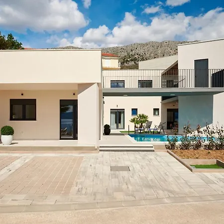 Dolce Villa